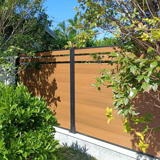 Ogrodzenia Necowood WPC dla projektów miejskich w Madrycie